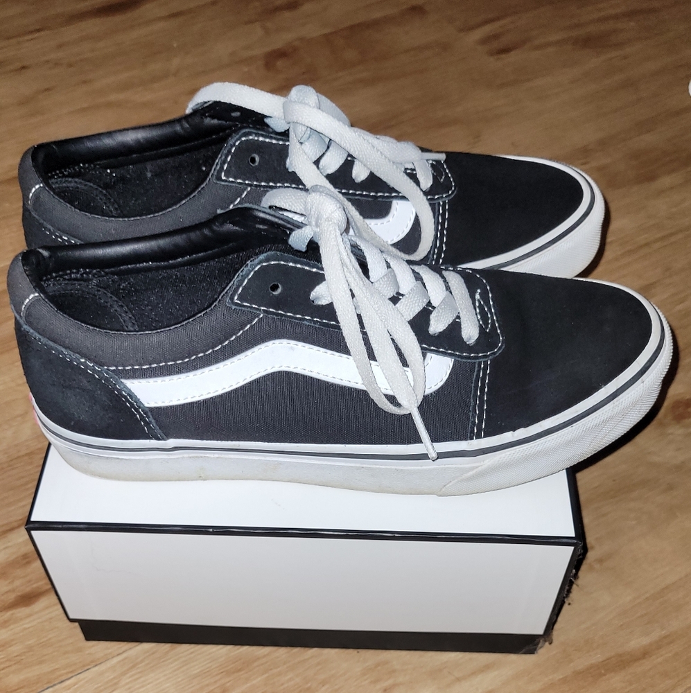 Vans Classic Black and White Low-Tops